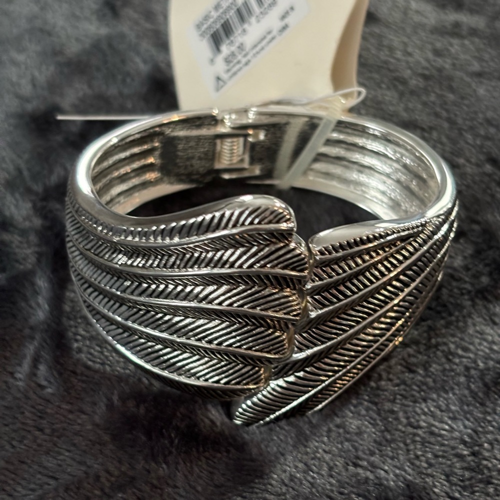 New Directions Bracelet Bangle New with tags Very nice design. Beautiful
